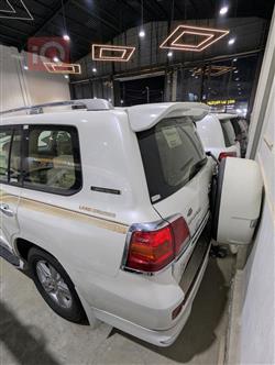 تۆیۆتا لاند کروزەر